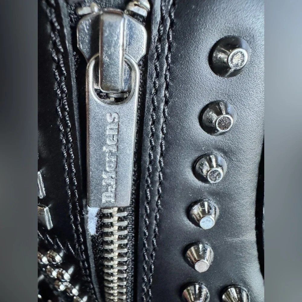 DR MARTENS 1460 STUDDED ZIP ATLAS LEATHER LACE UP